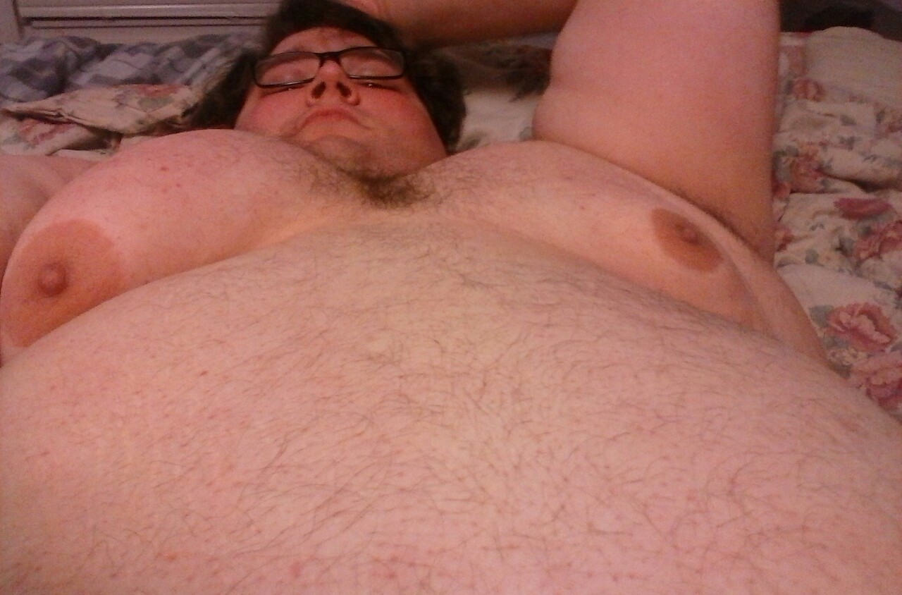0nigum0:  Bed pics   Over 120 notes in two days, nice 