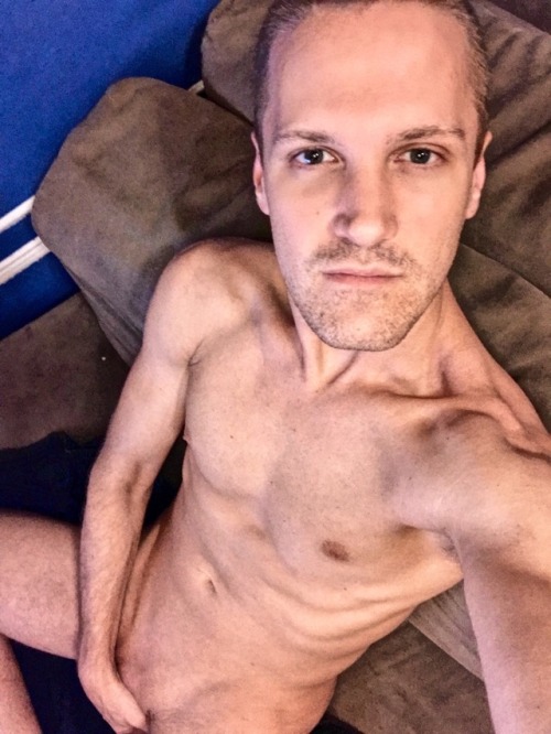 topherdrewxxx:  Chilling@topherdrewxxx