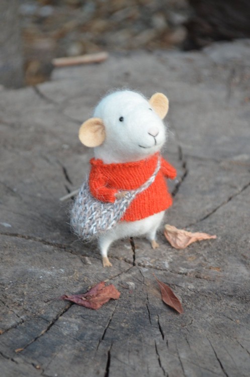 weirdlandtv:Felt characters by Johana Molina (Felting Dreams).