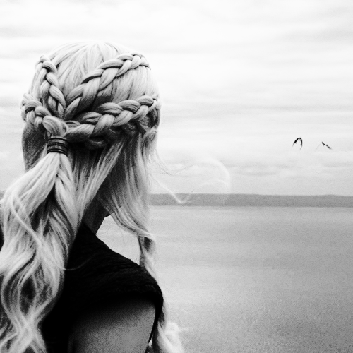 makebeliever:♕  Dragons always preferred to attack from above, Dany had learned. Should either get b