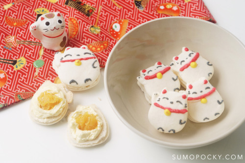 foodffs:Sumopocky: Pineapple Tart Macaron RecipeLunar New Year is approaching, and these Fortune Cat