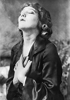 marypickfords:Mary Pickford, 1920s.
