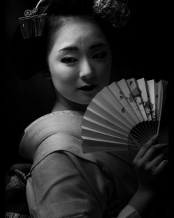geisha-kai: June 2017: maiko Mikako of Gion Kobu with a folding fan by   gaaplite on Instagram
