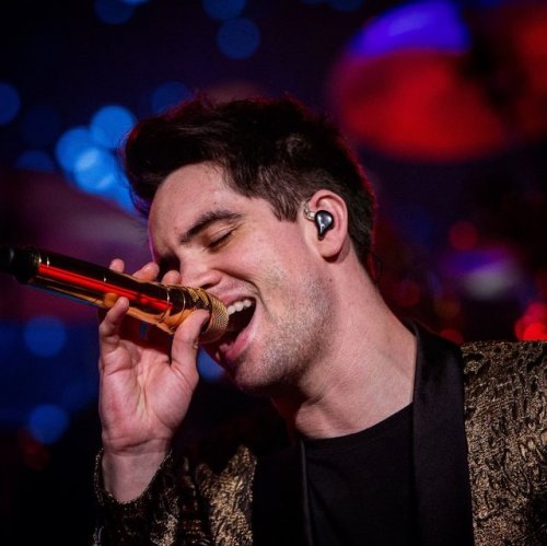 ModaCenter: Thank you, @panicatthedisco!