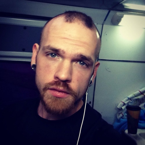 gaypornpoet:  Wish he would show his ass