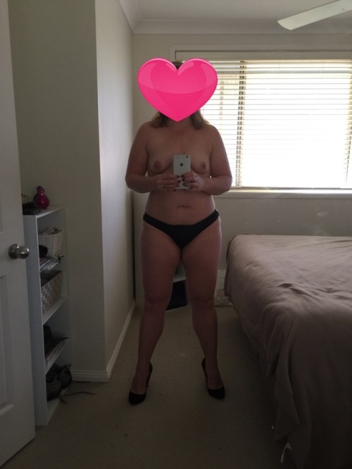 perthhotwife:  Waiting for her fuck buddy! 