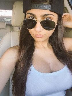 miakhalifapics:  Sexy Mia Khalifa @ http://www.kloshari.com