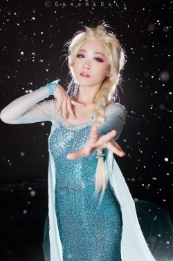 weheartcosplay:  Elsa - FrozenCosplayer: Tomiaaa