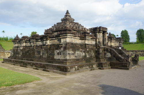 Candi Sambisari and lingam inside, Java, photos by  Anandajoti Bhikkhu