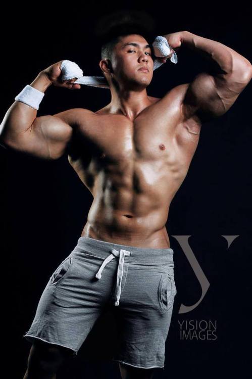 evianguy: Hawt Asian Stud!