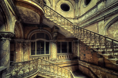 :+Watch: PatiMakowska’s gorgeous Gallery, filled with lovely landscapes and abandoned spaces!