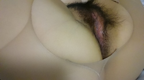 saobimugouroubianqi: 母狗今天穿着开裆肉丝出街，回家扒开骚逼一看果然淫水湿透了