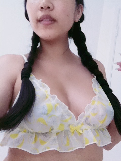 rabbureblogs:GUYS LOOK AT THIS ADORABLE FRILLY SET I GOT!! IT’S COVERED IN LITTLE LEMONS ;U;Totally 