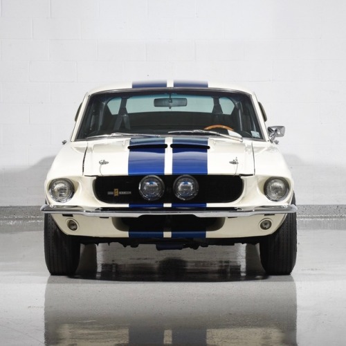 khpsblog:utwo:Mustang GT500© motorclassicsOne bad GT 500, how beautiful…