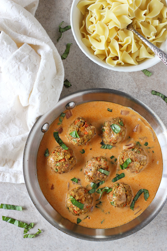 beautifulfoodisamust:   Thai Red Curry Baked Vegetable Meatballs           Yes! Get