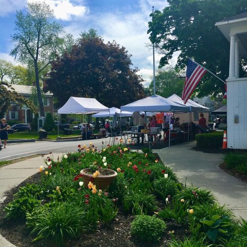 Kinderhook Farmers Market, 5/14/22. B-E-A-utiful day. #kinderhookny #kinderhookfarmersmarket #cedarr