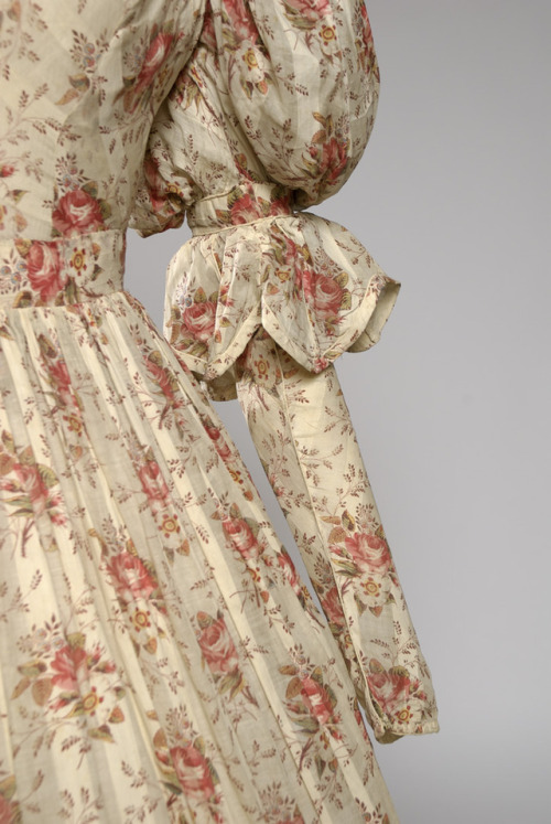 lesmiserablesfashions:Day dress c. 1827-32 [x]