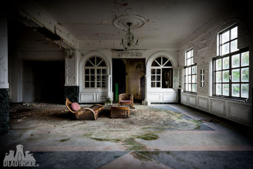 boredpanda:  “ 31 Photos That I Took Inside The Biggest Abandoned Hotel In Japan  “