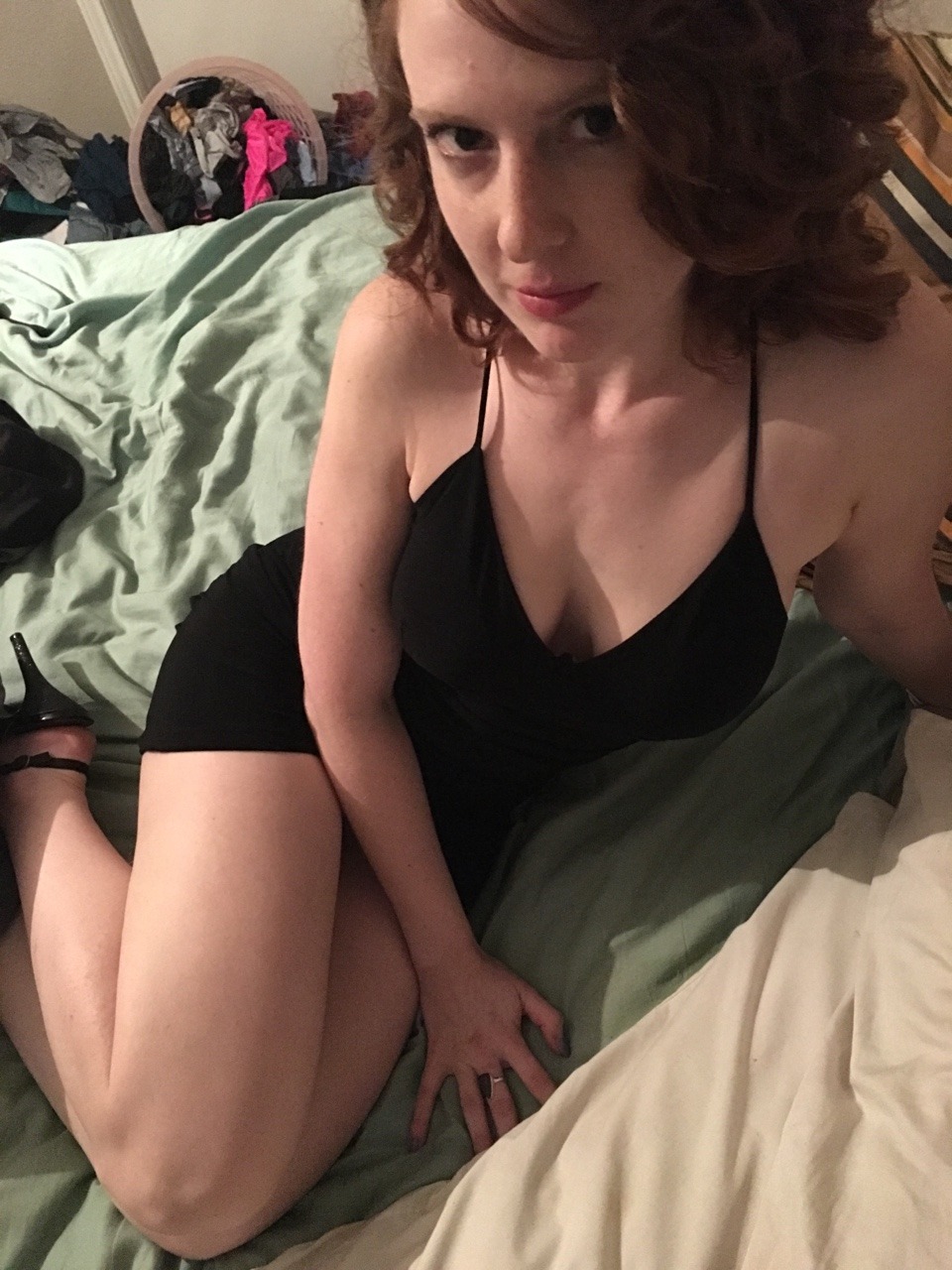 annabrighteyes:  cuda383:  annabrighteyes:  But not to be outdone…  Total hottie