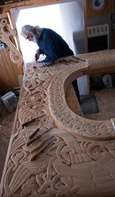 jollyrogers777:winebreadandart: vikingsgonnapillage: Wood carving, ancient crafts   A lost art! Could watch this man for days…