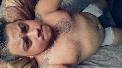 osoregio85:  iisaiidaleess24:  Ando Un Poco Caliente Quien Me Ayuda A Bajar Está Calentura “🐻💦🔥✨  #Cachorro #Chubby #Oso #Chasser #Hot #Sexysgordito  😍😍