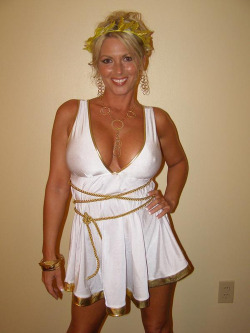 americanmilf:  http://americanmilf.tumblr.com/