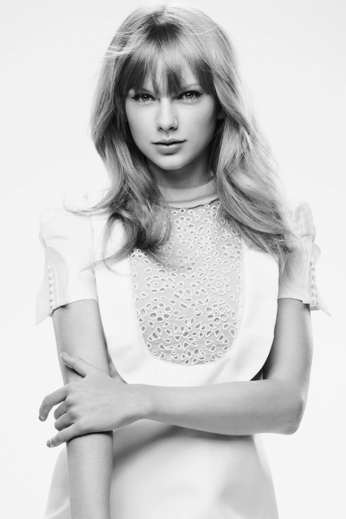 Taylor Swift photographed by Karen Collins for InStyle Magazine (2013)