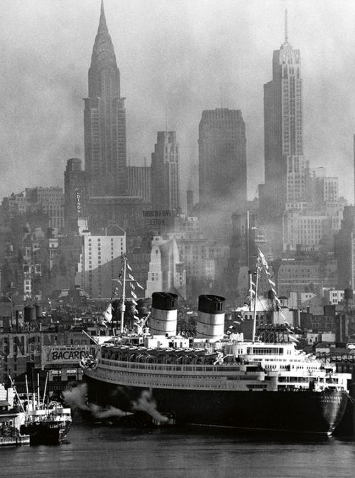 oledavyjones - Queen Elisabeth in New York harbor 1950ties