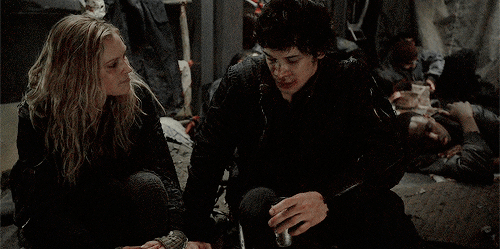 commanderbellarke:  Bellarke in I Am Become Death     aww he cant hold the eye contac