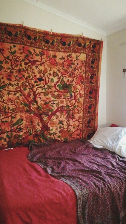 cultselina:i was so spoilt today, thank you to whoever gifted me with the most beautiful tapestry an