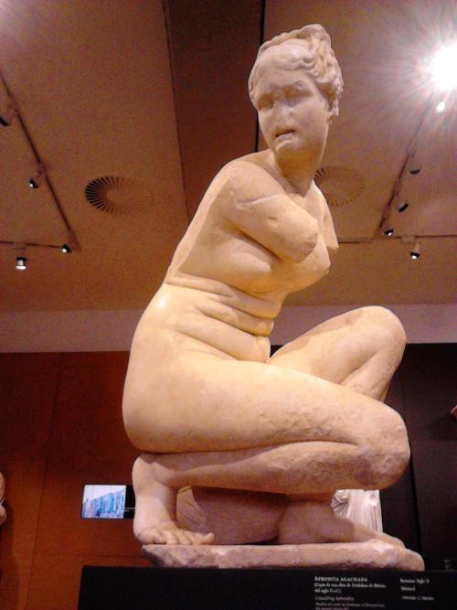 alienbotanist: mcgrlabroad: If Aphrodite had stomach rolls then so can I This is veryveryvery import