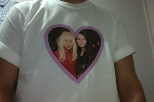 ladygaga666:  GUYS LOOK  
