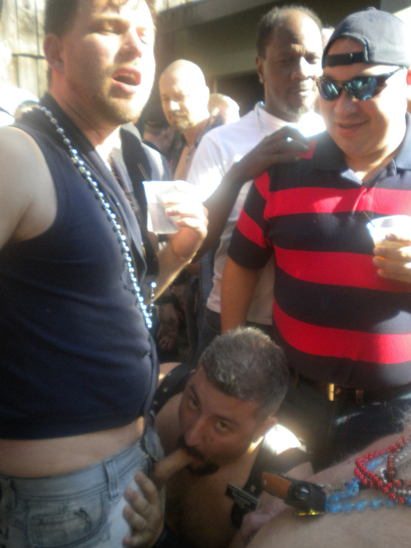 daddybehrrt:  I’m standing up on a bench taking pics of a friend blowing a friend…One