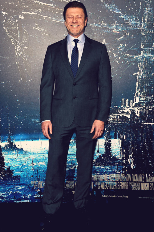 l-o-t-r: Sean Bean @ the Hollywood premiere of his new film ‘Jupiter Ascending’ (2/2/201