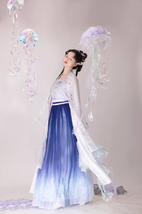 chinese hanfu by 六仙书阁