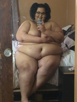 ssbbwbrianna:  Fat bodies are awesome.  Fat