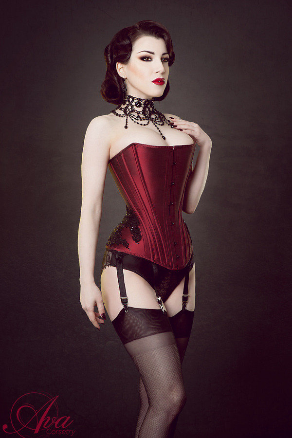 avacorsetry:  avacorsetry custom overbust corset ‘Liv’.  Regal silk taffeta,