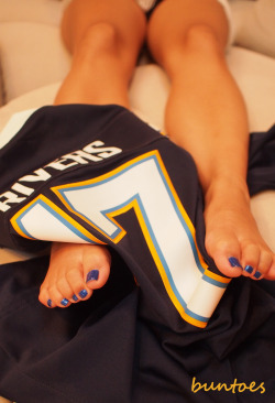 buntoes:  fade to black…last ever game as a san diego charger – R.I.P my team. (and please remember to these size 5′s responsibly ;p)