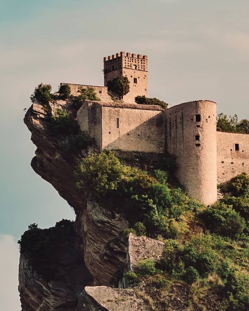 utwo:Roccascalegna is an Italian town of 1.251 inhabitants in the province of Chieti in Abruzzo. It 