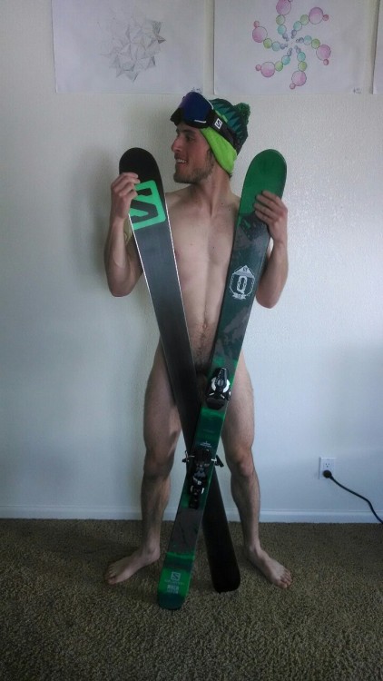 punud:  1nt0them1st:  Posing with my skis. porn pictures