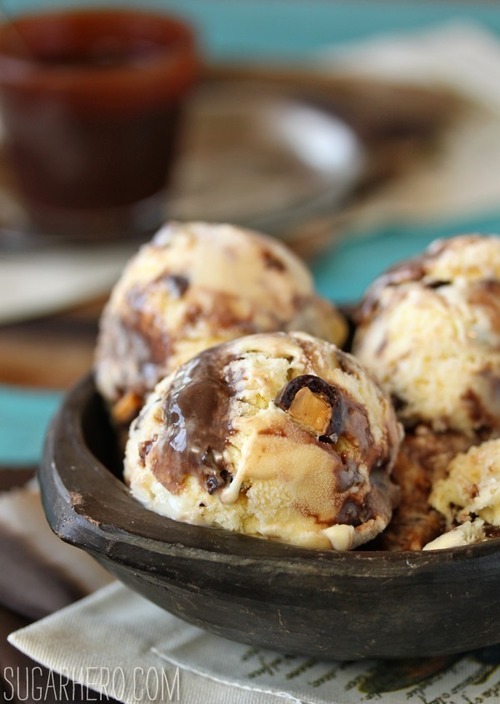 in-my-mouth:  Almond Coconut Fudge Ripple Ice Cream