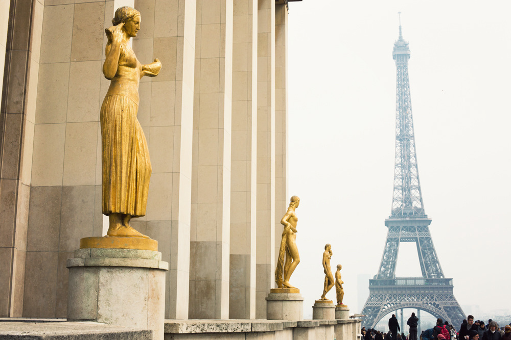 cold-hearted-snake:  annstreetstudio:  A Parisian getaway for quiet reflection on