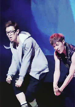 yeollovemebaek:  how can one be so cute and sexy at the same time 