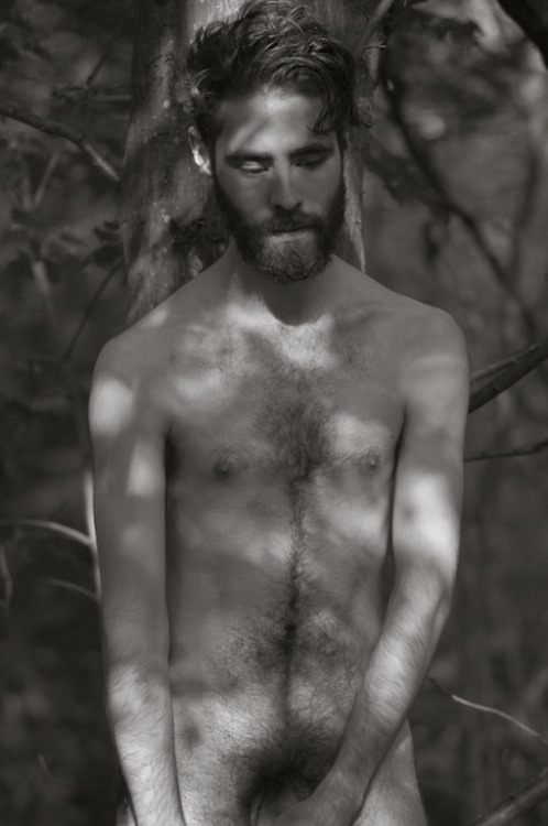 jeanbaptistehuong:  © JBH/BVD-2014 - Paris-Vincennes (France) Juan Carlos http://instagram.com/jcarlosqh http://instagram.com/baronnedeneuve https://www.facebook.com/sweetfantasiesdiary https://vimeo.com/user6983854