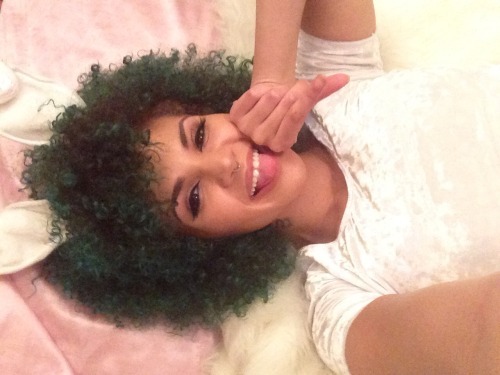 babeobaggins:  okay these are my 6 selfies for the year ! 
