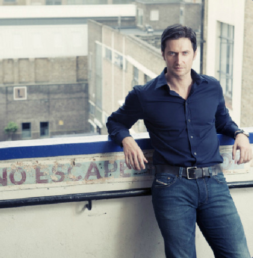 allaboutthearmitage: mom jeans richard (from richardarmitage.net) those are NOT mom jeans. they&