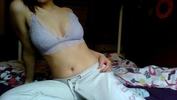 letsmakebadecisions:  comfy bra and sweats day &lt;3 happy sunday all   Unf&hellip; This girl 😍