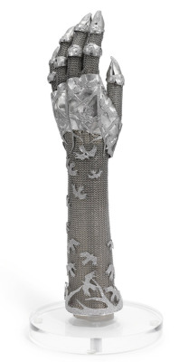 beardbriarandrose: Shaun Leane, ‘Contra Mundum’ (Against the World), White Gold and Diamond Evening Glove