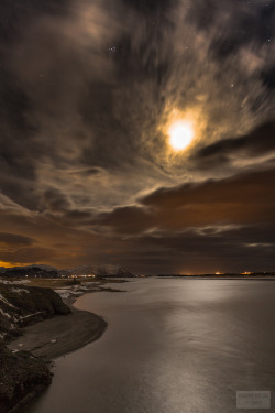 wowtastic-nature:  Bad Moon Falling by  Sigurdur William Photography on Flickr (Original size - Height: 2048px - Width: 1365px)