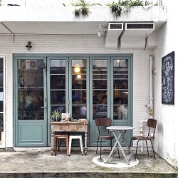 thejonmartincom:  a cute brunch spot // #hongkong